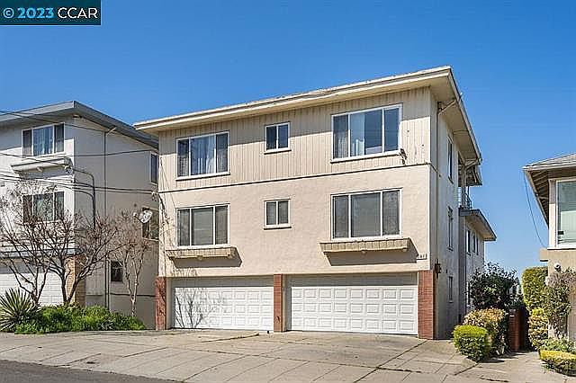 2nd image of 541 Merritt Ave