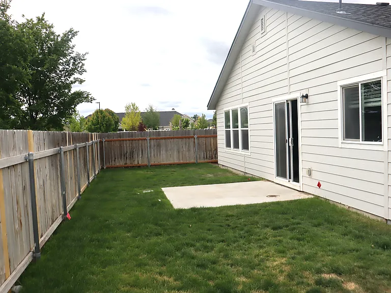 17546 Mountain Springs Ave — Photo 5