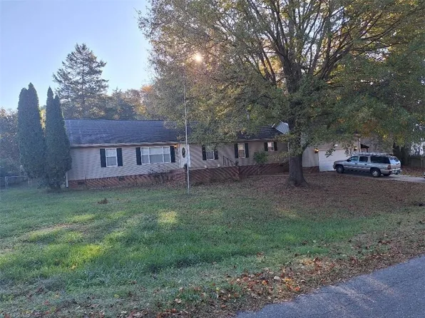 2350 Naomi Dr, Winston Salem, NC 27107