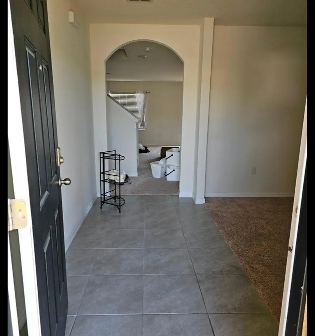 5 bed, 2601 sqft, $2,200 — Photo 2