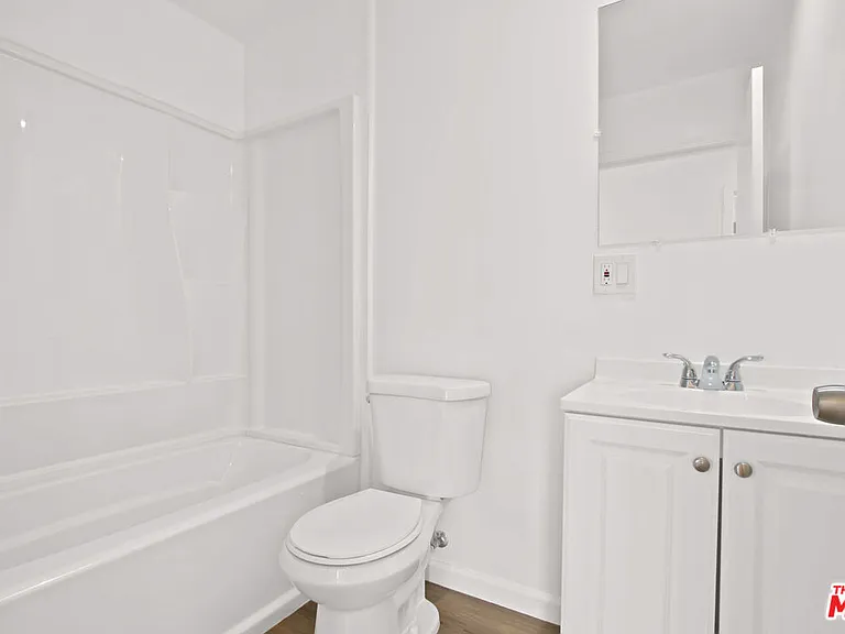 649 W 92nd St — Photo 32