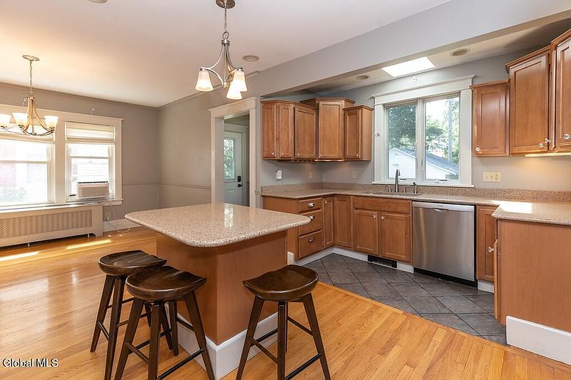 4th image of 12 Clermont Street