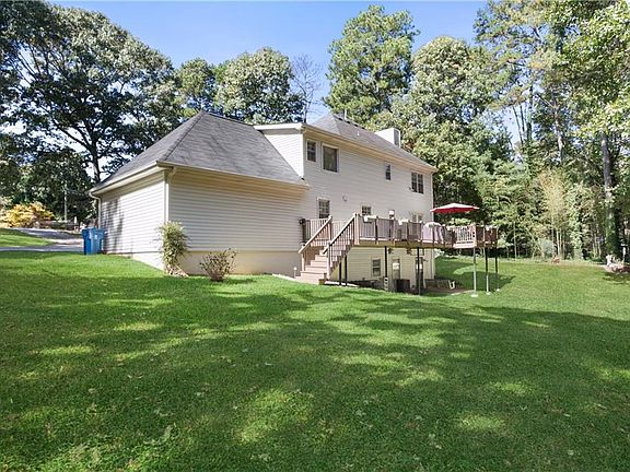 3rd image of 2540 Old Peachtree Rd