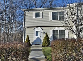 1 Lackawanna Trl, Suffern, NY 10901