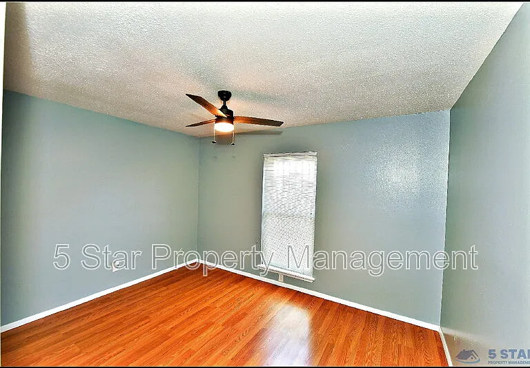10117 Mercedes St — Photo 31
