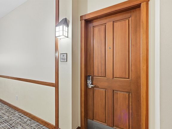 5th image of 3190 Creekside Way #102