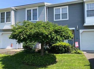 18 Fox Hollow Sq, Cohoes, NY