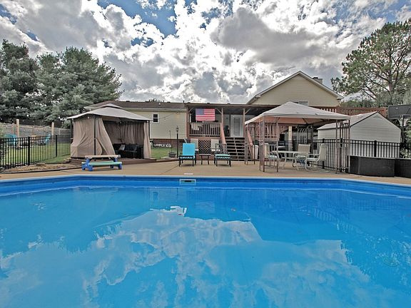 2nd image of 202 Applewood Dr