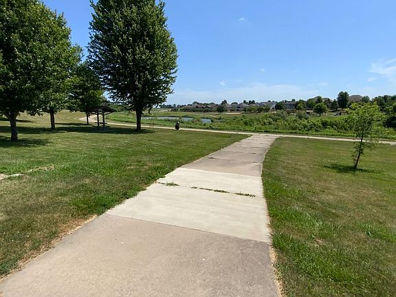 4th image of 410 Melody Ln #1