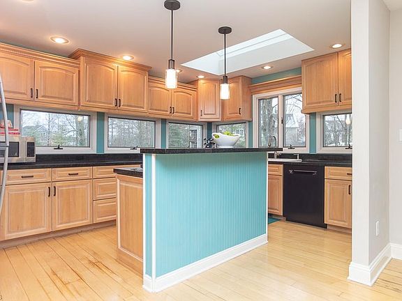 5th image of 2020 McClaren Ln
