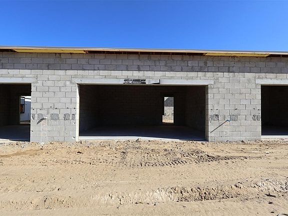 5th image of 370 Lady Palm St