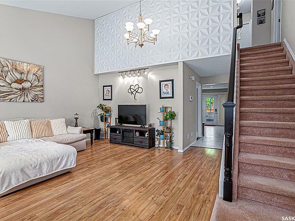 4th image of 662 Whiteswan Dr