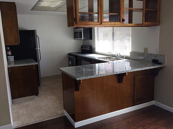 2nd image of 828 Scott Blvd