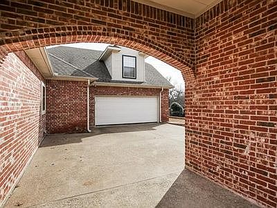 1st image of 732 Village Green Dr