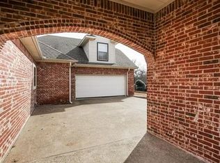 732 Village Green Dr, Desoto, TX 75115