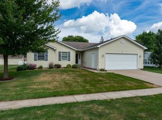 707 N Juniata St, Blue Grass, IA 52726