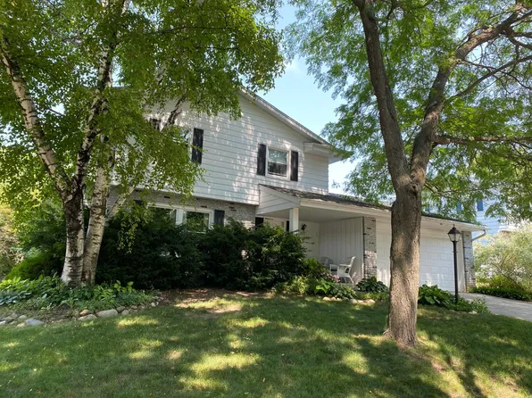 1533 Park View Ln, Port Washington, WI 53074