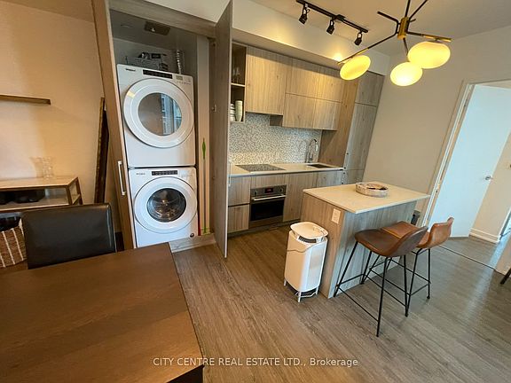 3rd image of 1 Yorkville Ave #1602