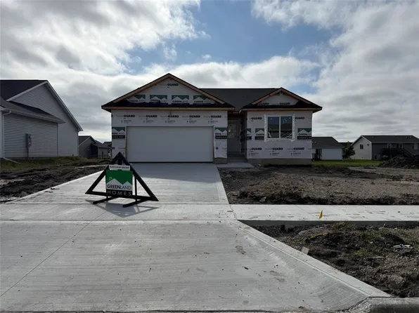 2207 White Oak Ln, Granger, IA 50109