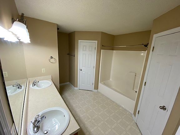 5th image of 3258 S Senseney Cir