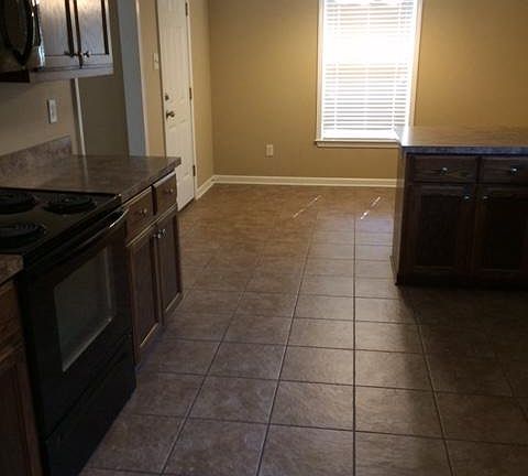 3rd image of 404 Tyndale Ln