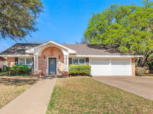 2012 S China St, Brady, TX 76825
