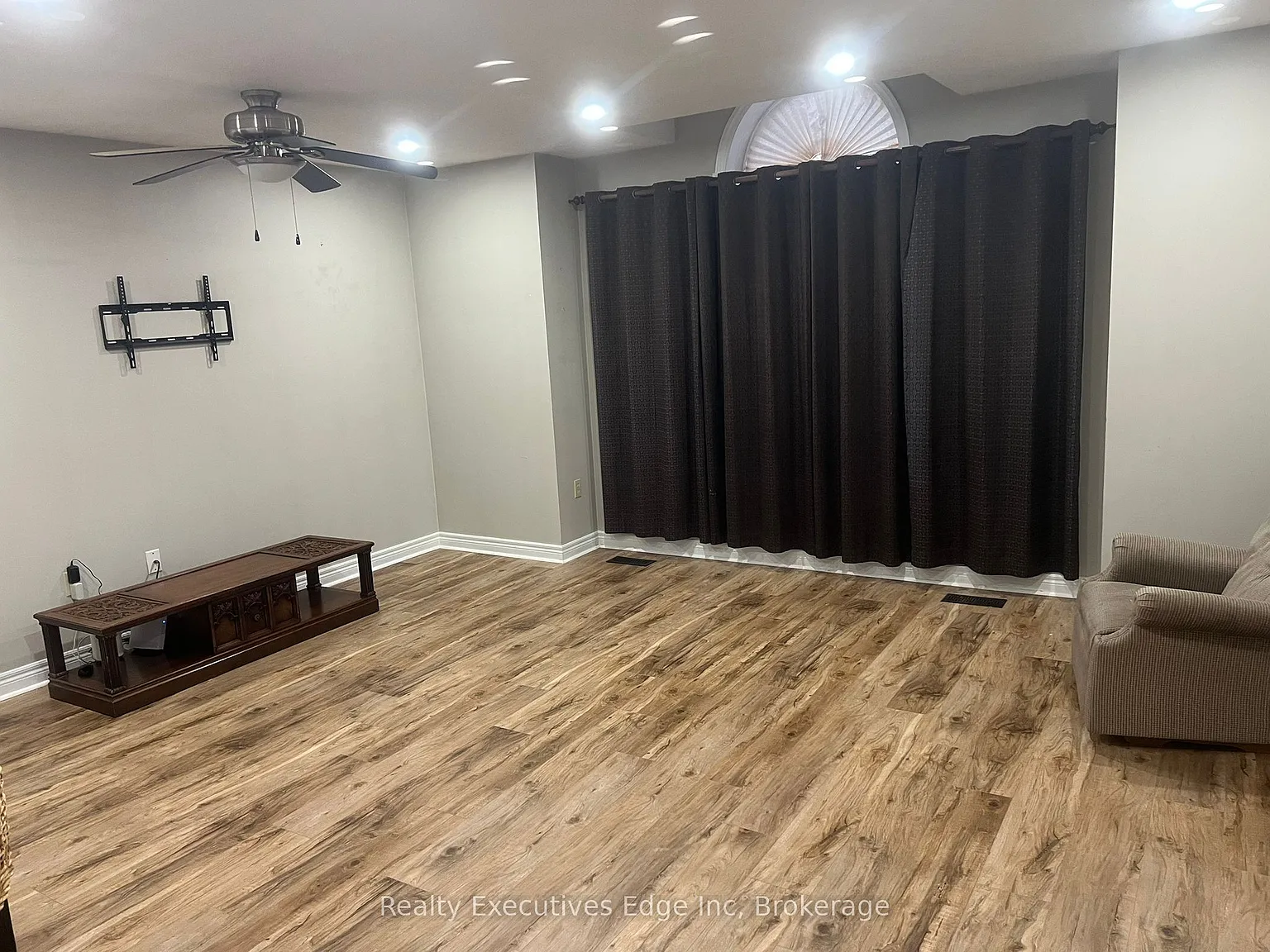 3 bed, $3,200 — Photo 3