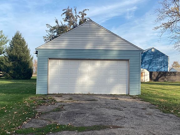 3rd image of 1605 S Vermillion St