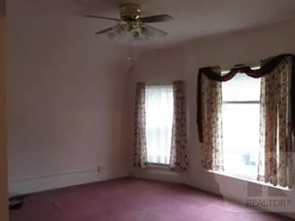 814 Central Ave E, Clarion, IA 50525