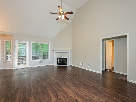 5th image of 128 Alexander Dr