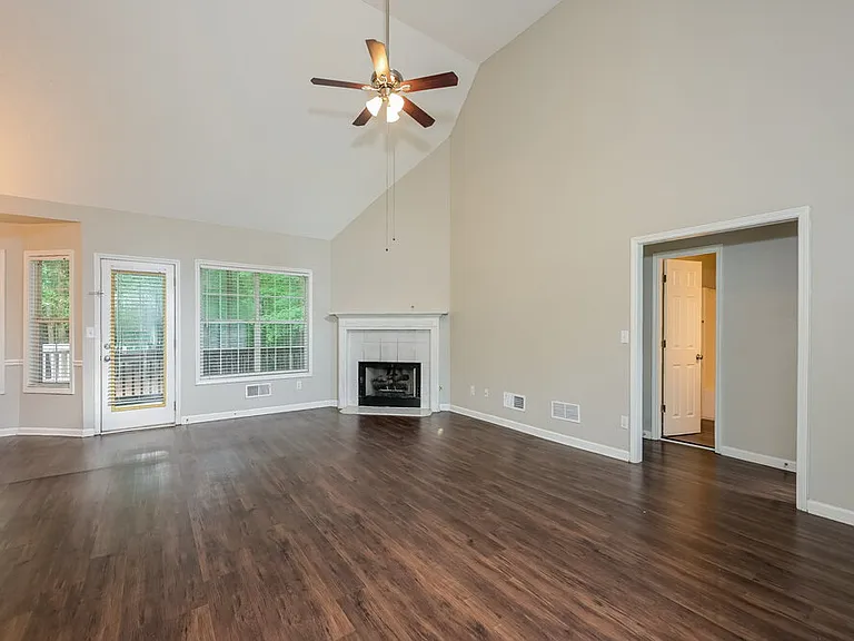 128 Alexander Dr — Photo 5
