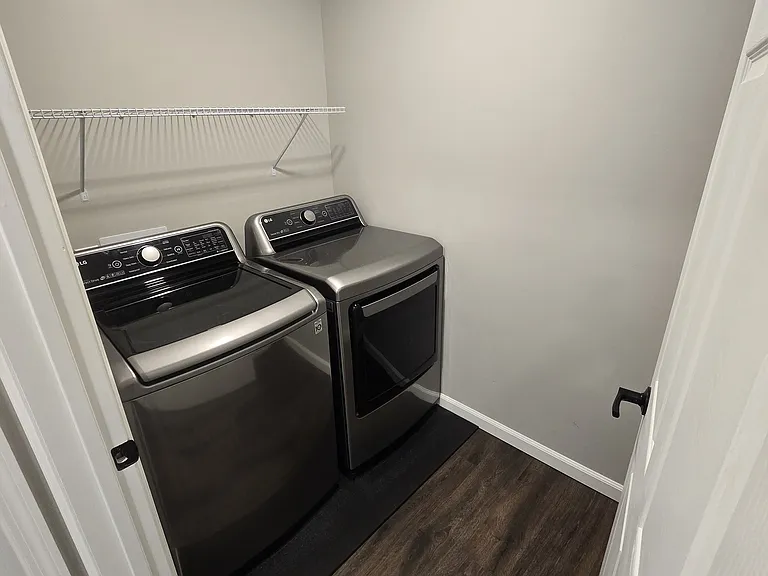 1086 William Flynn Hwy #3 — Photo 6