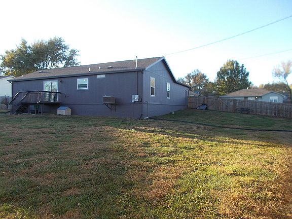 5th image of 3750 SE Lakewood St