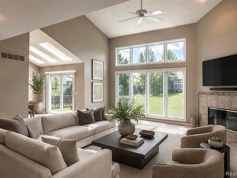 4203 Breckenridge Dr — Photo 2
