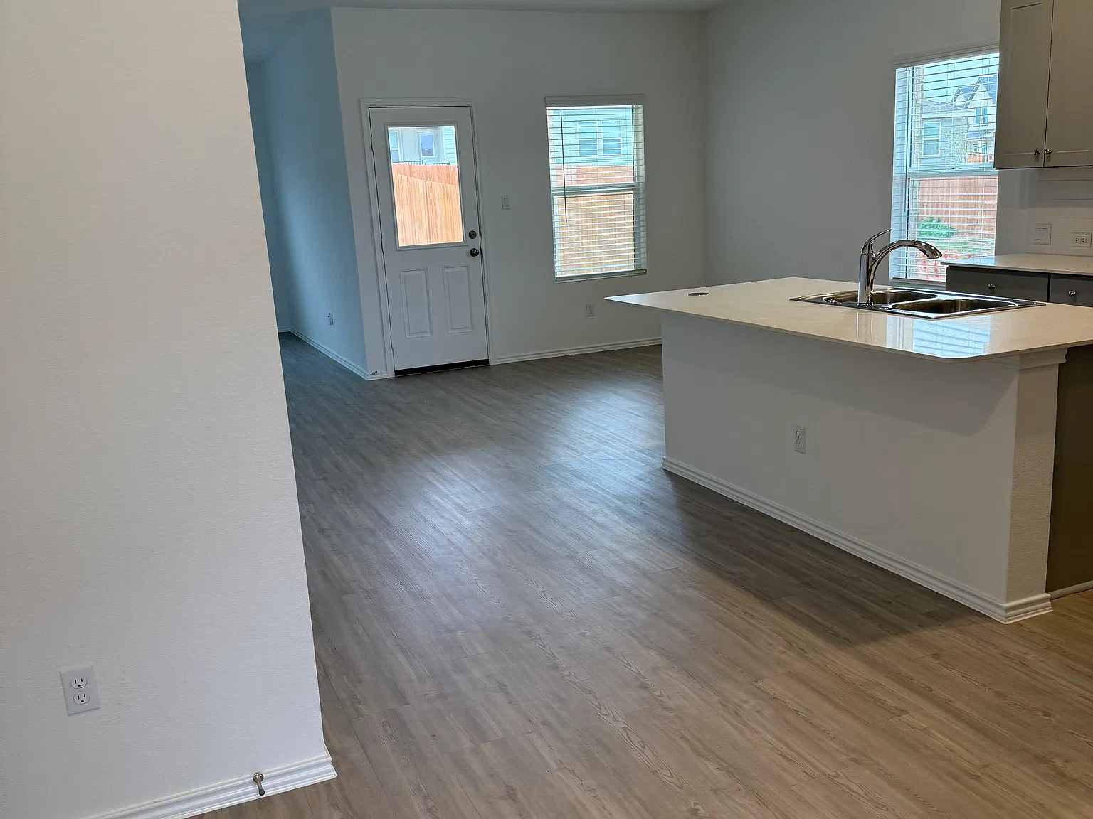 108 Greystone Ct — Photo 3