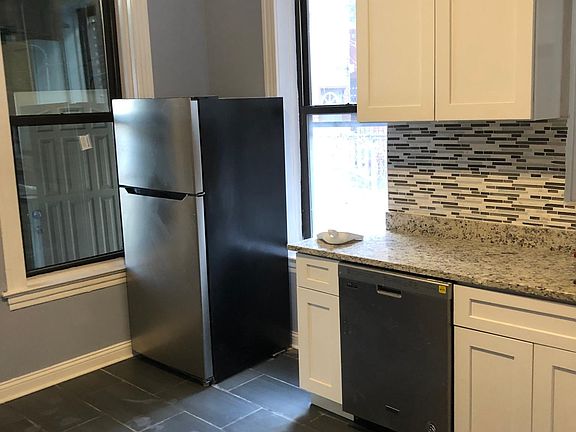 2nd image of 3251 S Union Ave #1F
