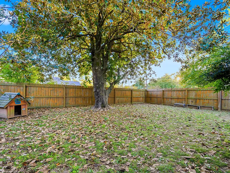 2411 S 46th St — Photo 37