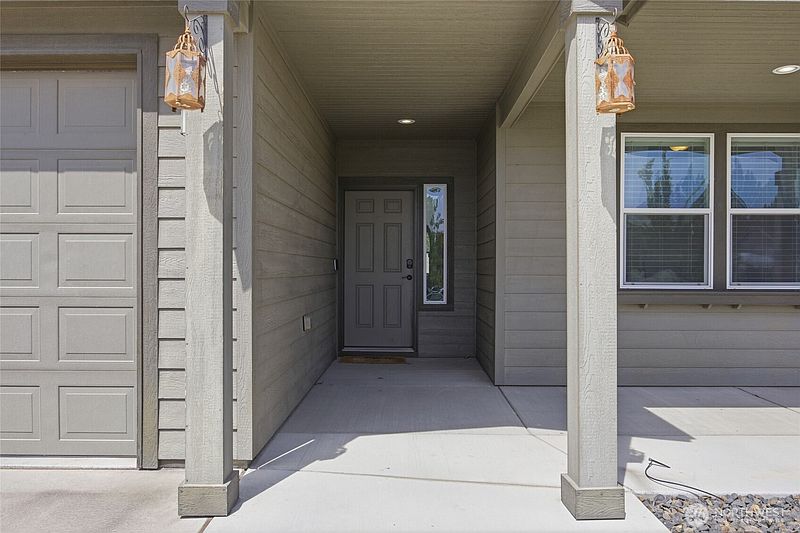 4th image of 425 S Trillium Way