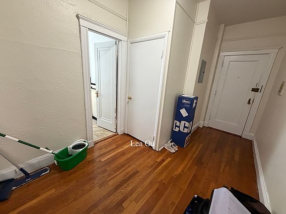 3rd image of 70 Chiswick Rd APT 14