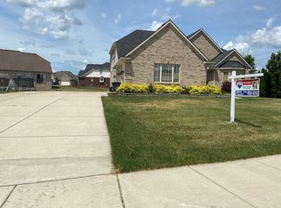 20695 Sarah Rd, Livonia, MI 48152