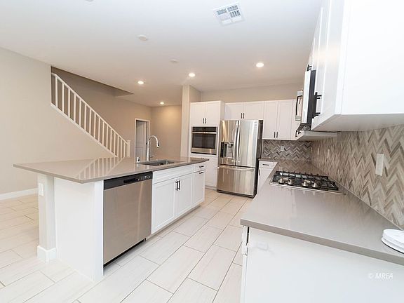 2nd image of 1391 Mariposa Way