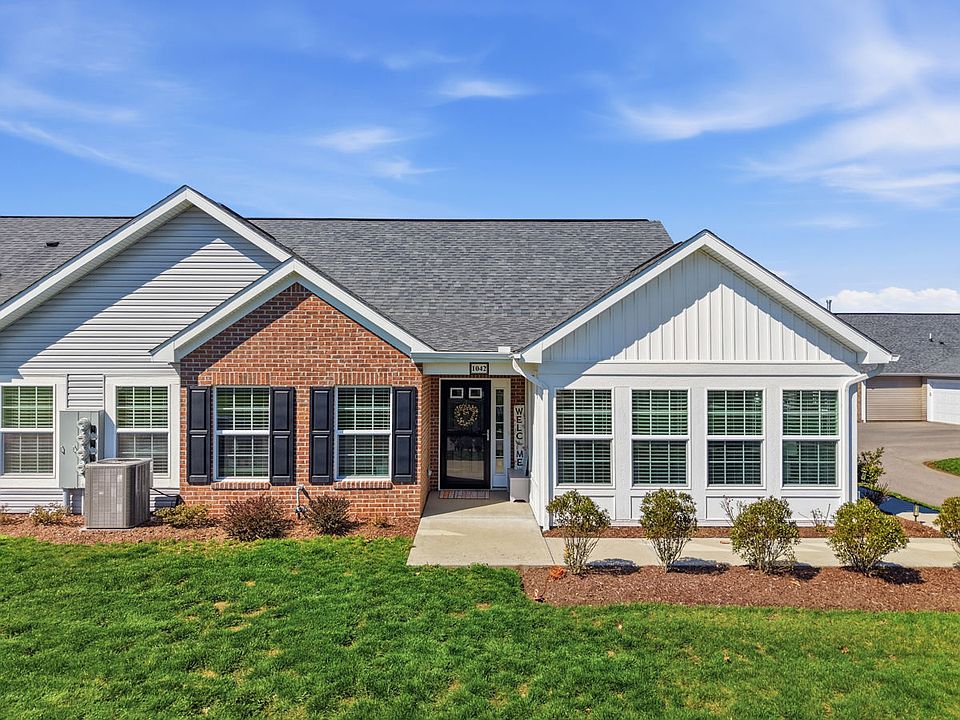 1st image of 1042 Forest Oaks Dr