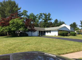 8 Webster Rd, Somerset, NJ 08873