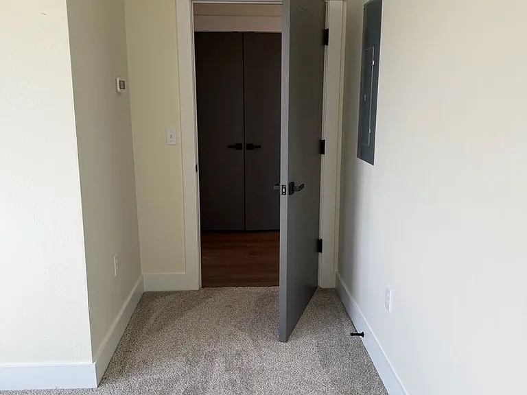 711 Victory Ln — Photo 3