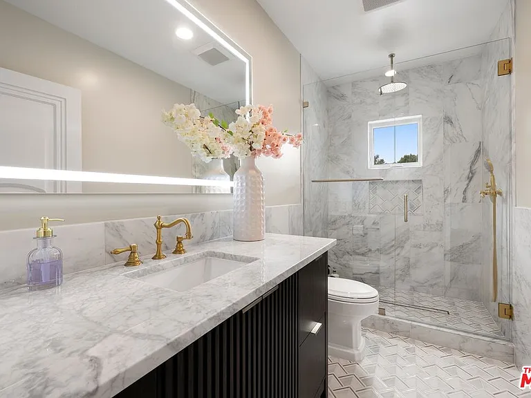 2161 Georgina Ave — Photo 15