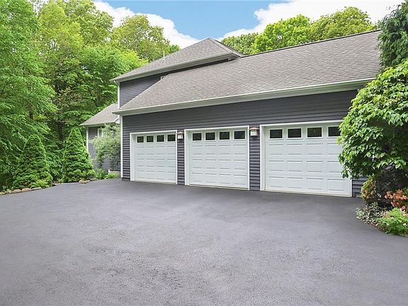 2nd image of 135 Laurel Wood