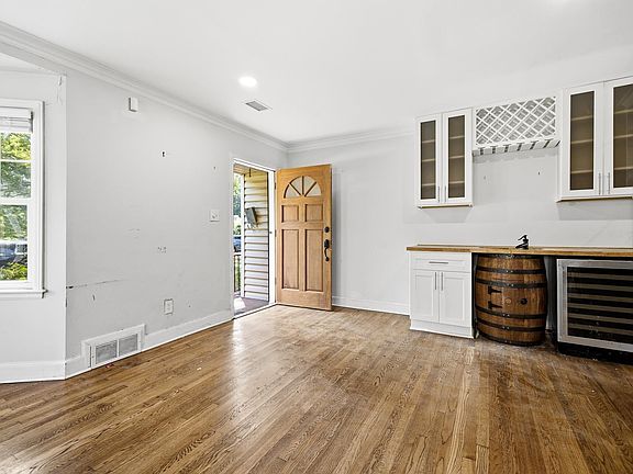 5th image of 7 N Alicia Dr