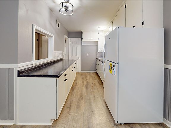 4th image of 1117 Newton St