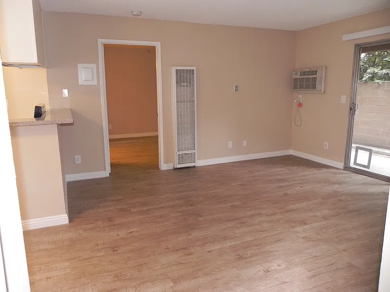 Chapman Villas Apartments — Photo 67