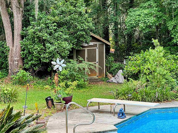 3rd image of 6393 Belgrand Dr